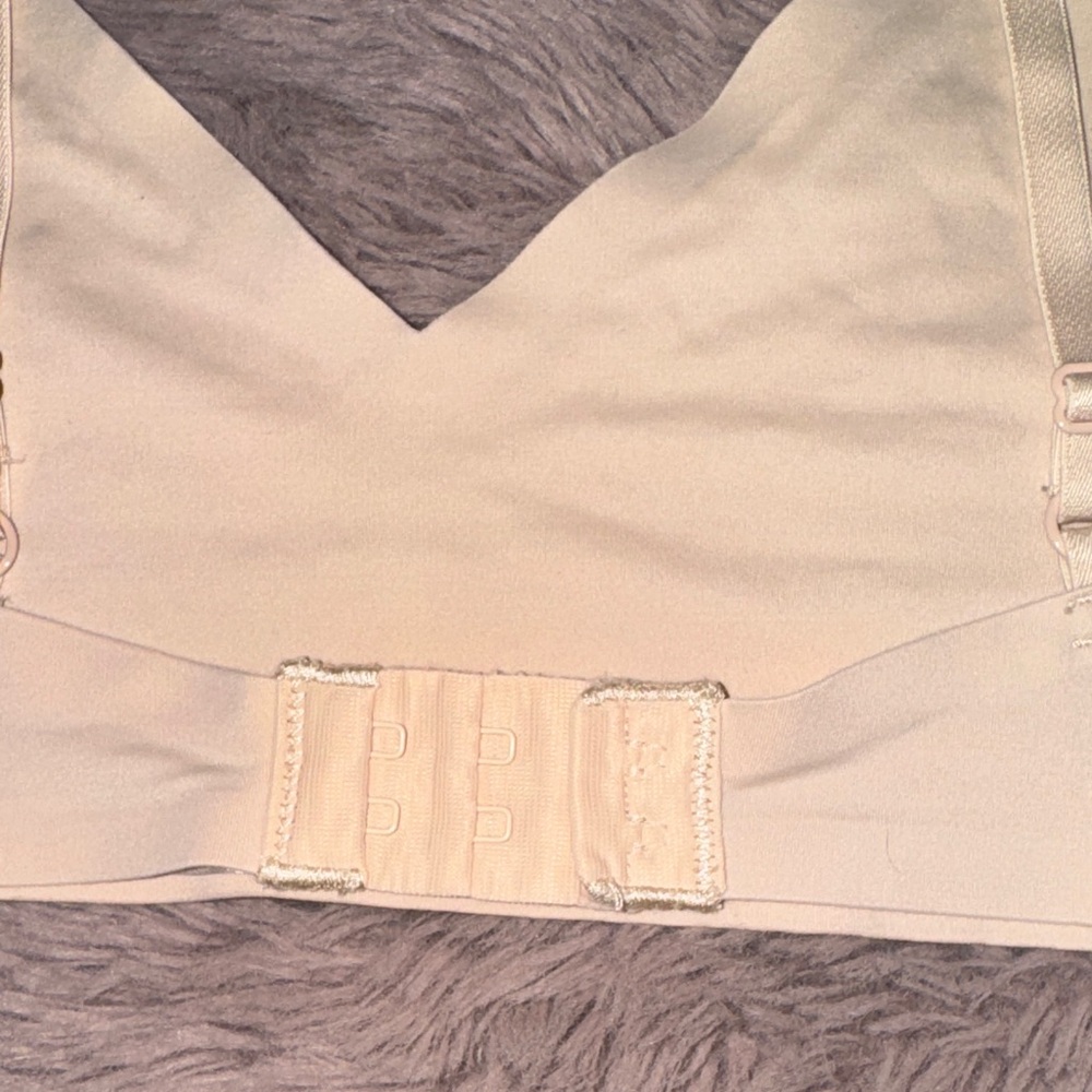 Maidenform Nude Bra beginner seamless fabric, adjustable Straps size child Large - Picture 4 of 11